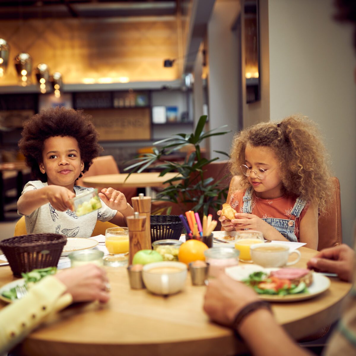 Family enjoying breakfast at Park Plaza Hotel